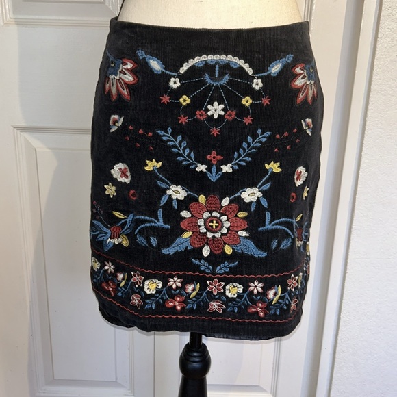 Corduroy Embroidered Mini Skirt - Picture 3 of 8